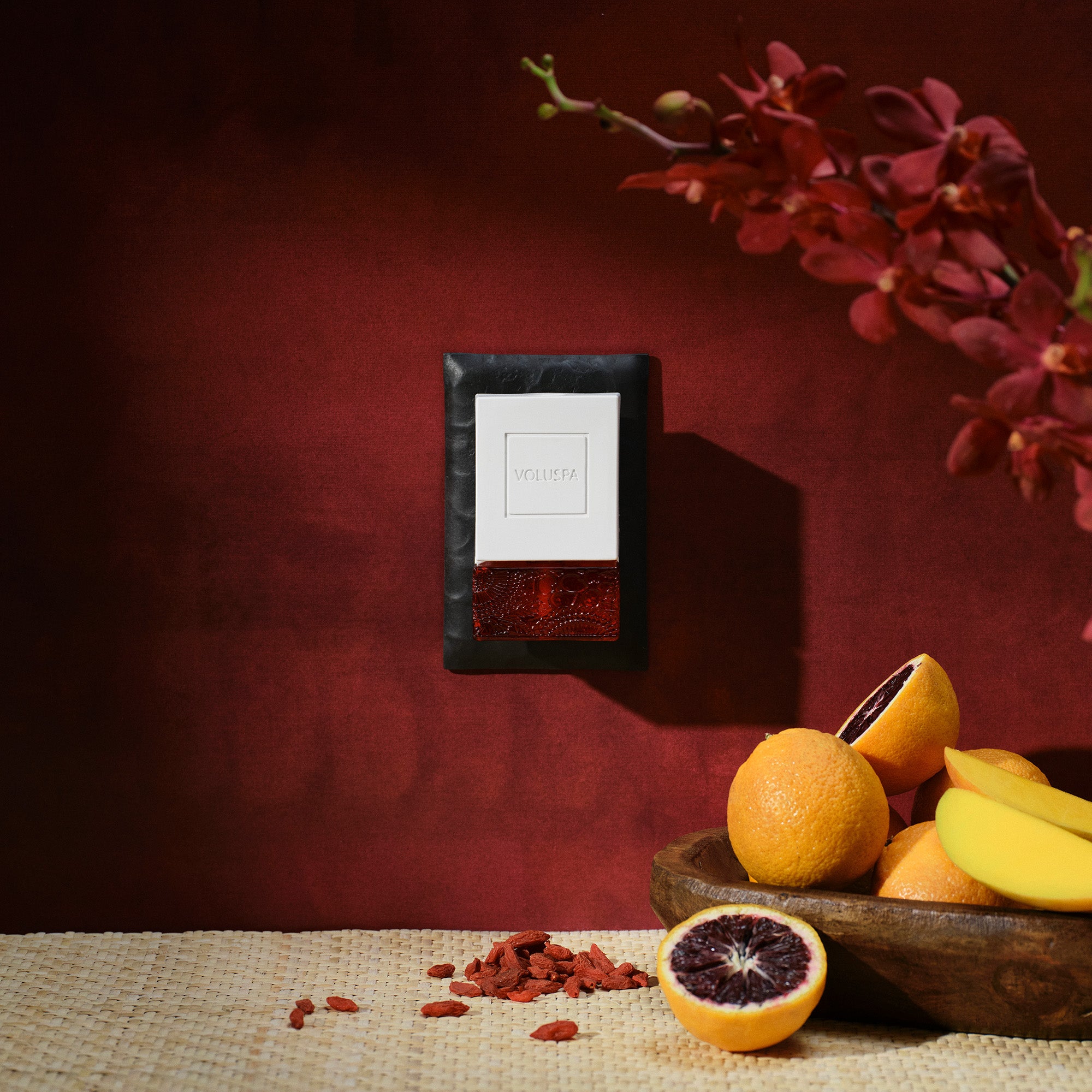 Voluspa - Goji Tarocco Orange Wall Plug-In Diffuser Starter Kit