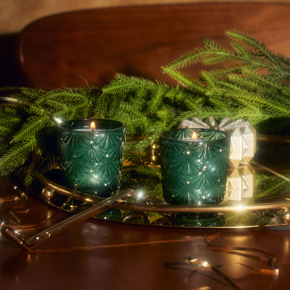Voluspa - Noble Fir Garland Pedestal Candle