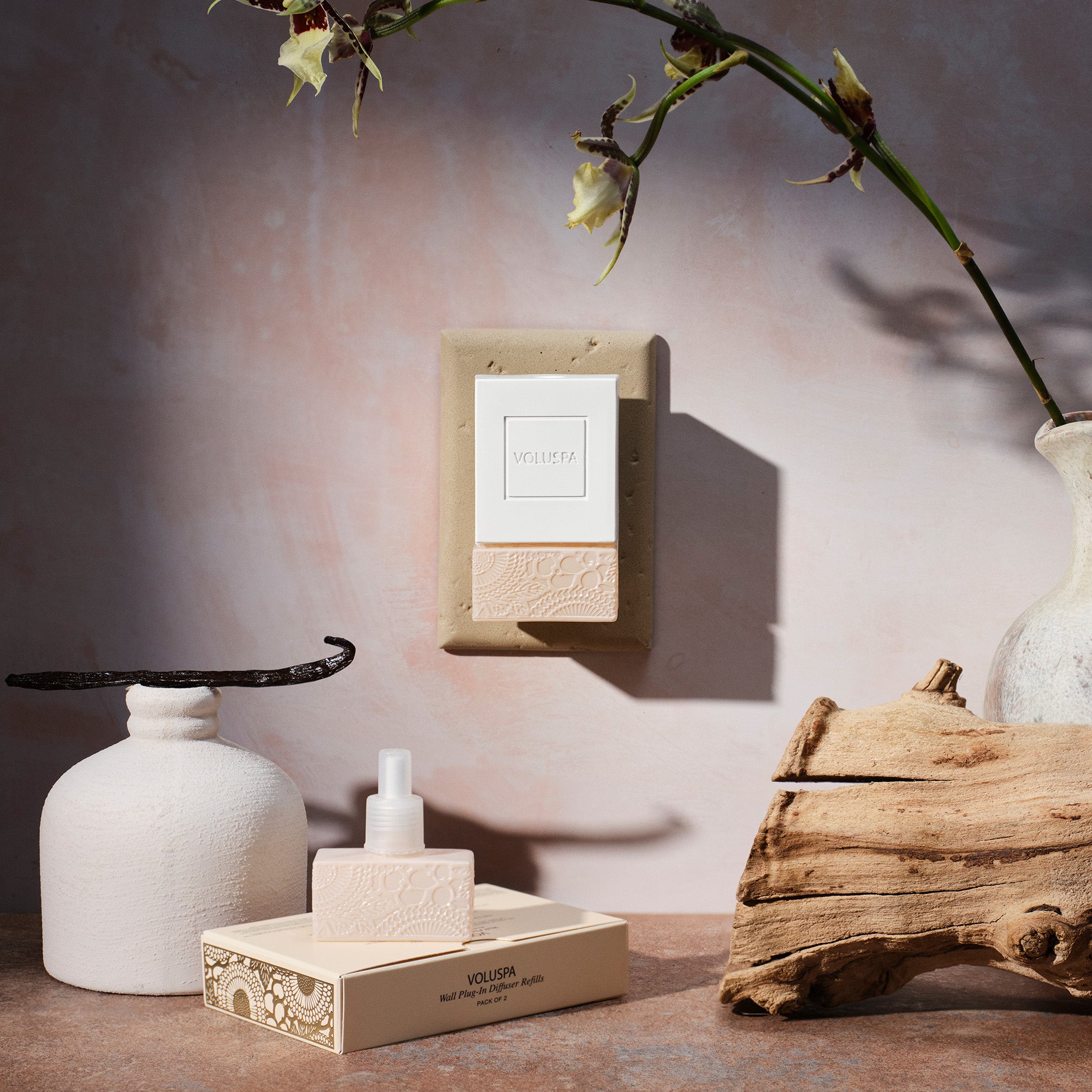 Voluspa - Santal Vanille Wall Plug-In Diffuser Starter Kit