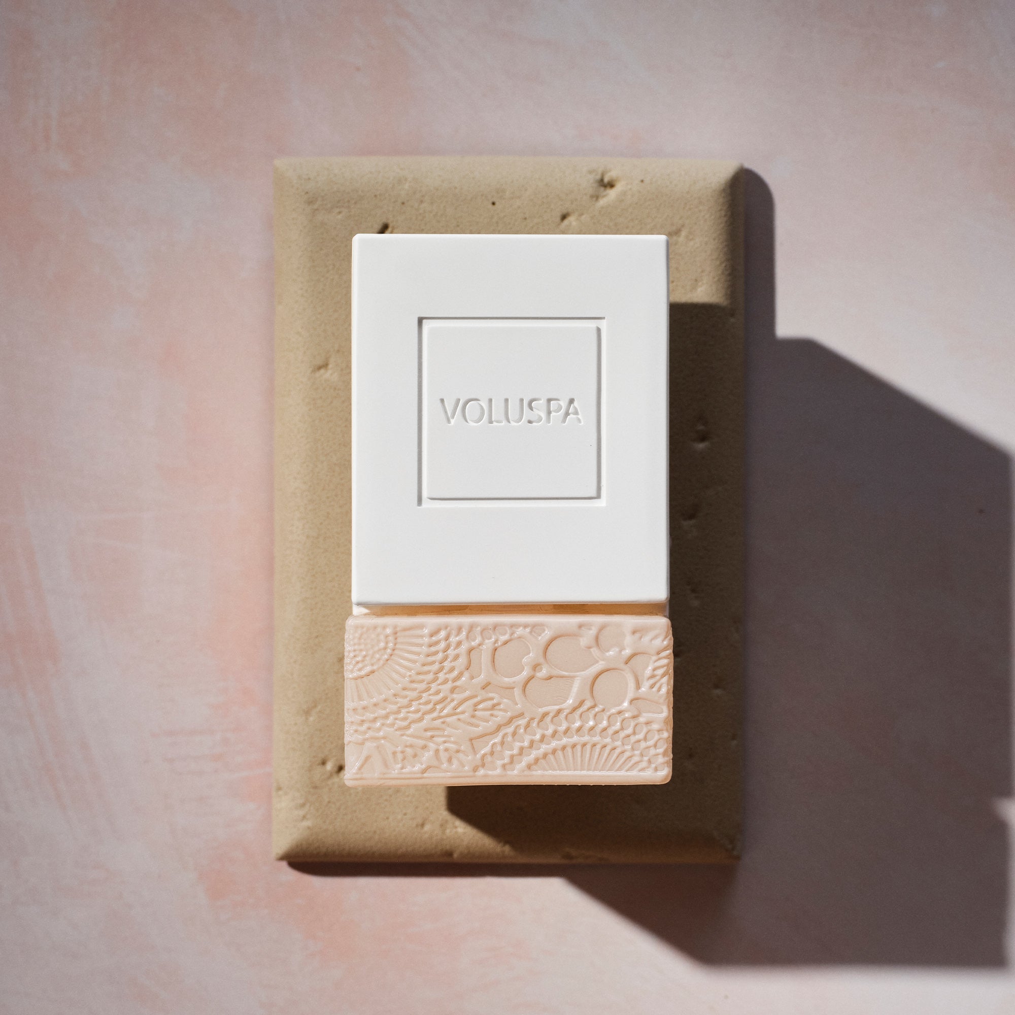 Voluspa - Santal Vanille Wall Plug-In Diffuser Starter Kit