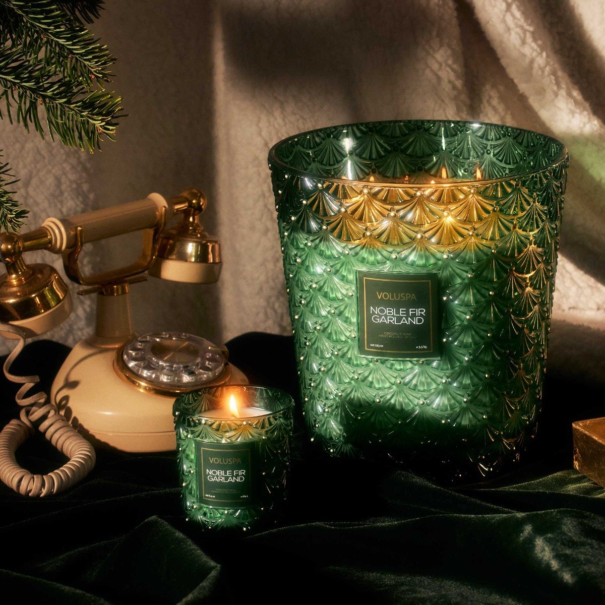 Voluspa - Noble Fir Garland Pedestal Candle