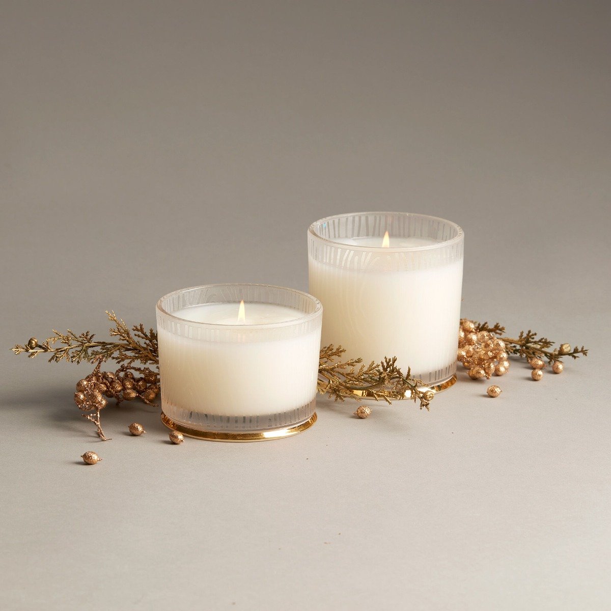Thymes - Frasier Fir Frosted Wood Grain Large Candle