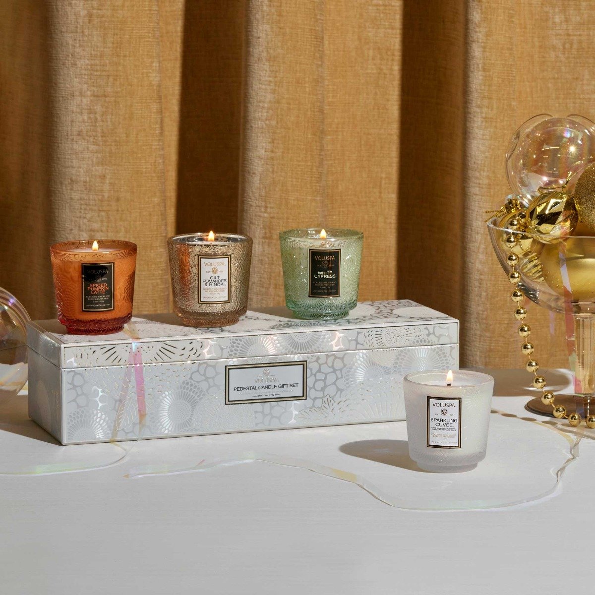 Voluspa - Holiday White Pedestal Candle Gift Set