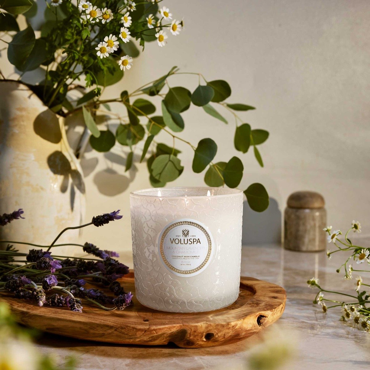 Voluspa - Mountain Lavender & Chamomile Luxe Candle