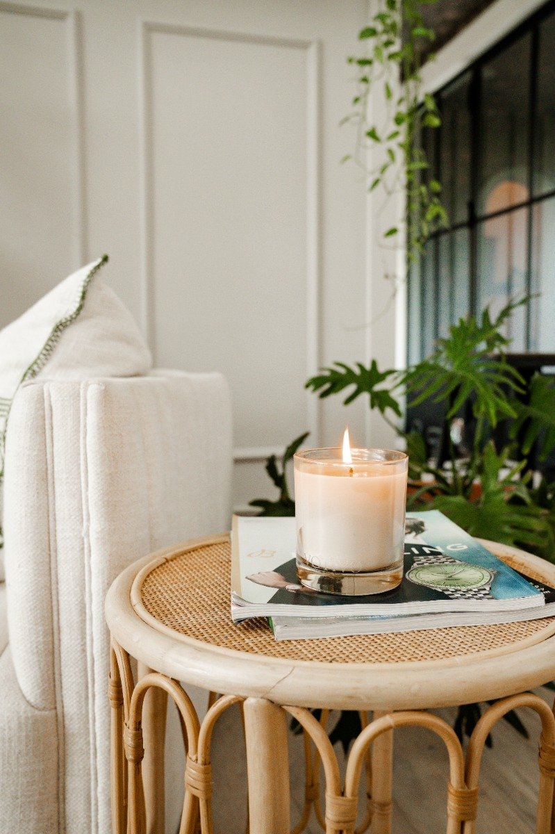 Votivo - Smoked Wood & Amber Signature 10oz Candle