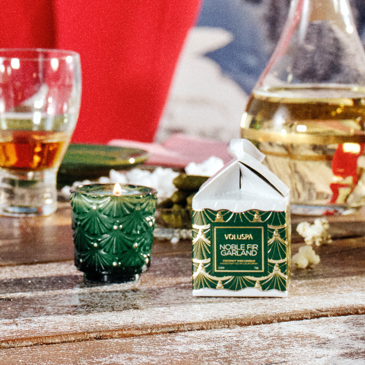 Voluspa - Noble Fir Garland Pedestal Candle