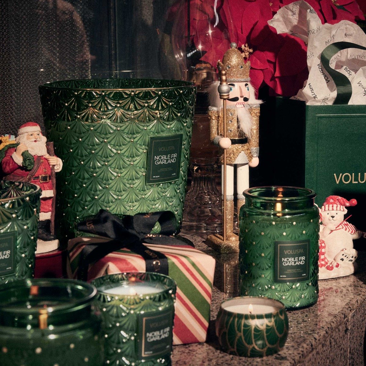 Voluspa - Noble Fir Garland Pedestal Candle