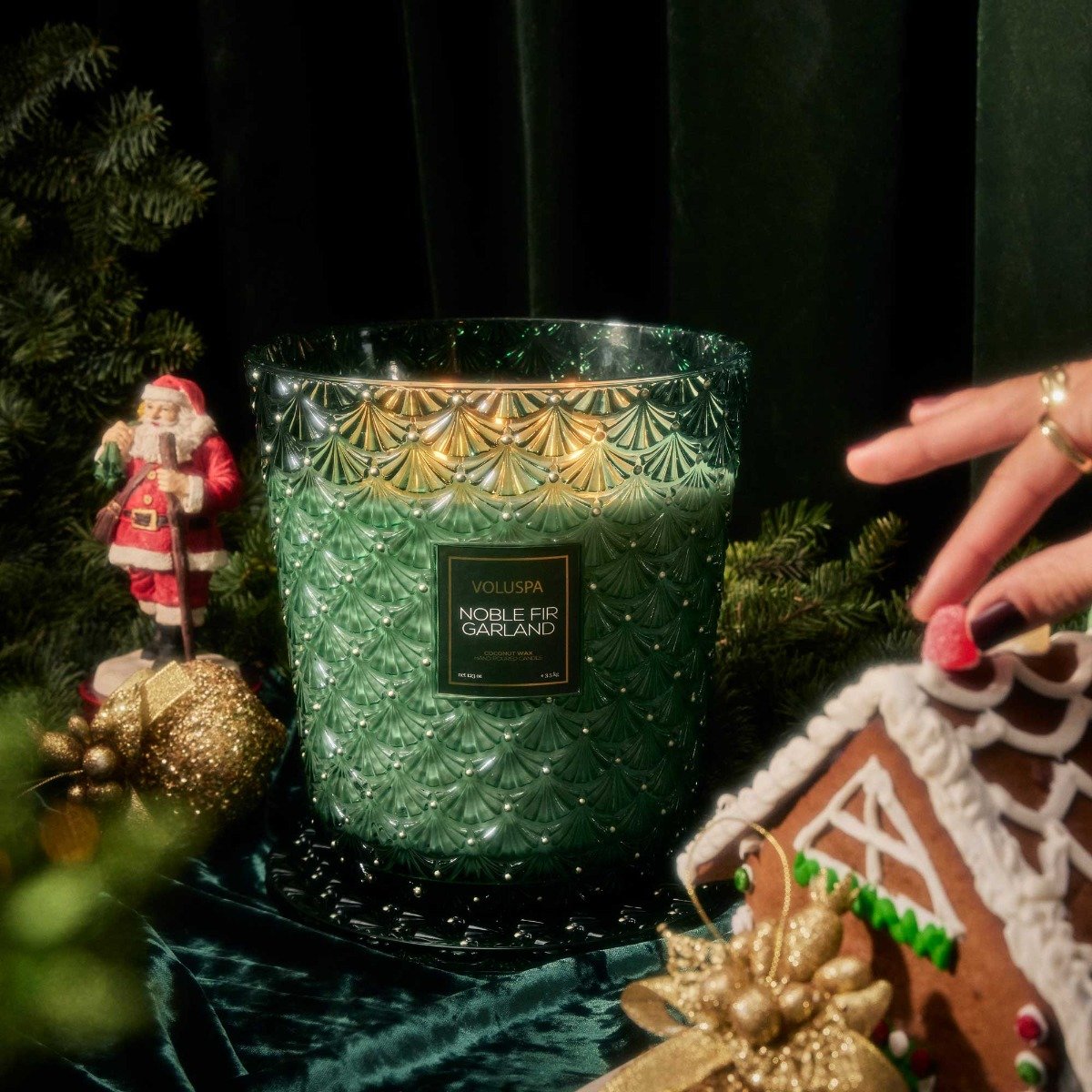 Voluspa - Noble Fir Garland 5 Wick Hearth Candle | Candle Delirium