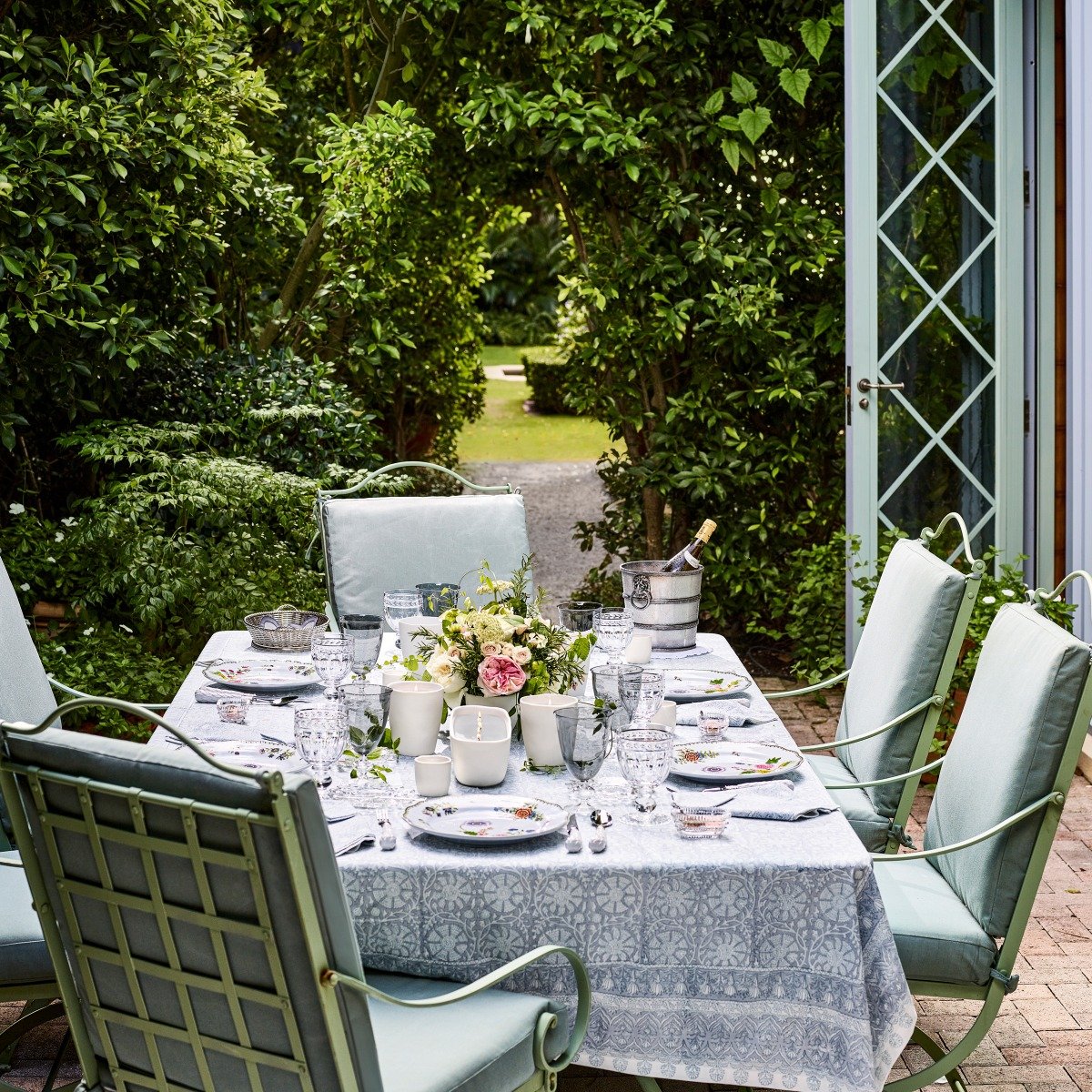 Nest - White Tea & Rosemary Alfresco Multi-Wick Decorative Candle