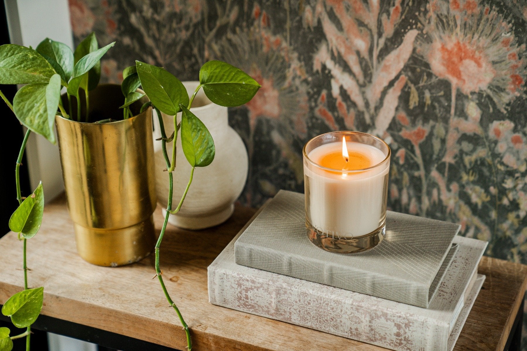 Votivo - Clean Crisp White Signature 10oz Candle