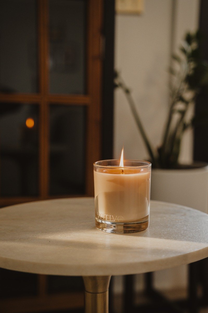 Votivo - Clean Crisp White Signature 10oz Candle